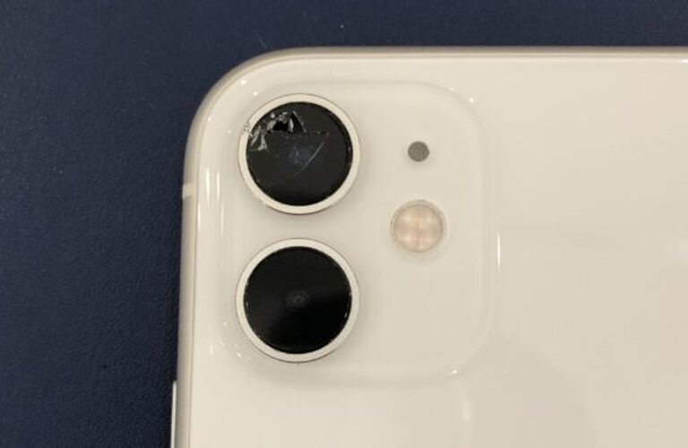 iPhoneのカメラレンズが割れてしまった！