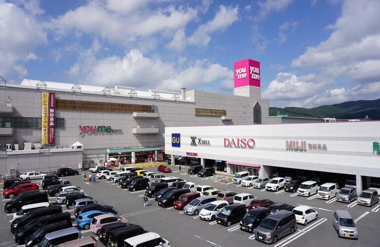 ゆめタウン東広島店内で買い物中にiPhone修理出来ます。