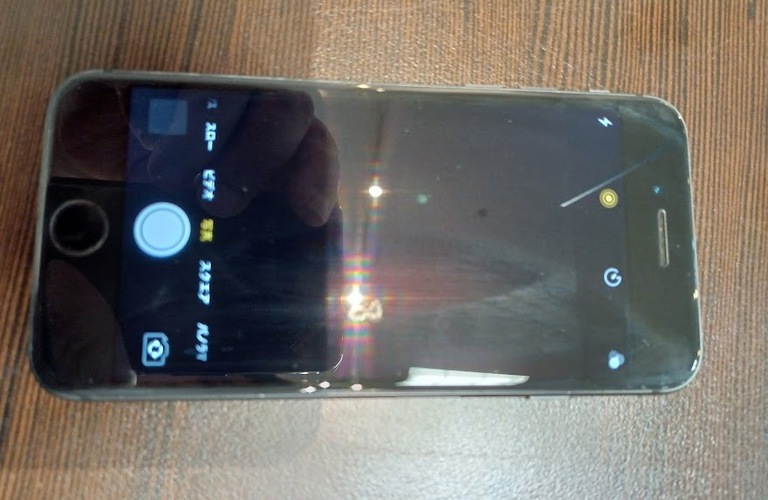 iPhoneのカメラにしたら画面が真っ暗・・・