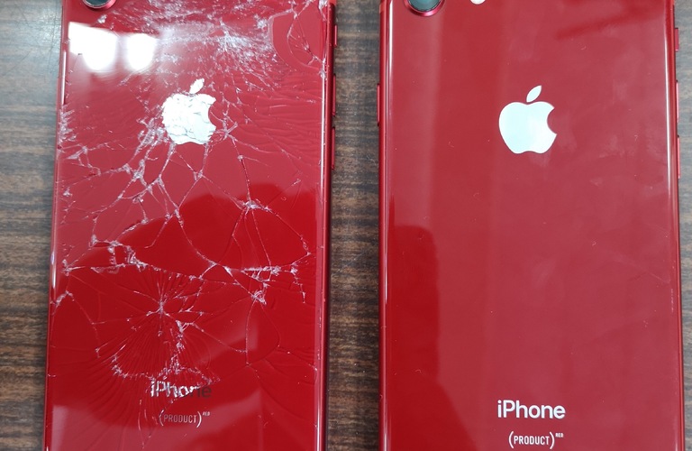 iPhone8の背面ガラスが割れた！ご相談下さい