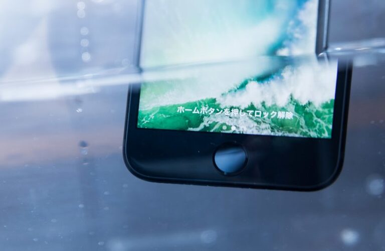 お風呂で水没したスマフォ！まだ修理できるかも